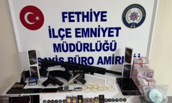 Dolandırıcılık, görevi kötüye kullanma ve belgede sahtecilik suçundan aranan kişi Fethiye'de yakalandı