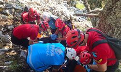 Fethiye'de kayalık alana düşen Alman yamaç paraşütü pilotu hayatını kaybetti