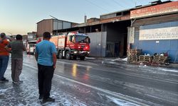 İzmir'de geri dönüşüm tesisinde çıkan yangın söndürüldü