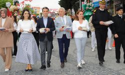 İzmir'de "Kitap Takas Şenliği" renkli görüntülere sahne oldu