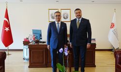 İzmir'de "Okul Gazetesi" projesinde dereceye girenler ödüllendirildi