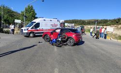 İzmir'de otomobille çarpışan motosikletin sürücüsü ağır yaralandı