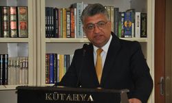 Kütahya'da emekli kütüphaneci üniversiteye 4 bin kitap bağışladı
