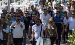 Muğla'da dostluk ve doğa yürüyüşünde Akdeniz'den alınan su Ege'ye döküldü