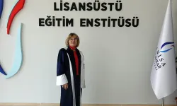 40 yıl sonra üniversiteye dönüp 72 yaşında "doktor" ünvanı aldı