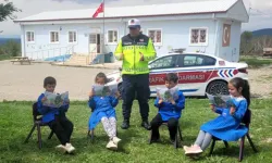 Sivaslı’da Öğrencilere Jandarmadan Trafik Eğitimi