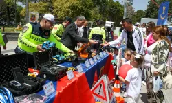 Kırmızı Düdükle Güvenli Gelecek: Uşak’ta Anlamlı Trafik Etkinliği