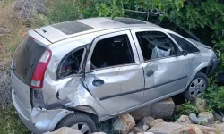 Uşak’ta Otomobil Şarampole Yuvarlandı: 4 Yaralı