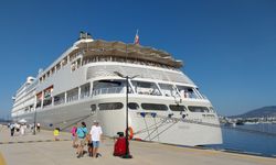 Bahama bandıralı "Silver Whisper" Bodrum'a geldi