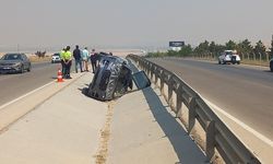 Devrilen otomobildeki 1 kişi öldü, 3 kişi yaralandı
