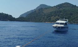 Fethiye açıklarında sürüklenen teknedeki 2 kişi kurtarıldı