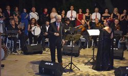 Kemalpaşa'da öğretmenlerin oluşturduğu korodan yıl sonu konseri