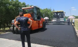 Mesudiye Köy Yoluna Sıcak Asfalt Serim Çalışması Başladı