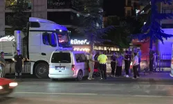 Uşak’ta TIR Otomobili 50 Metre Sürükledi