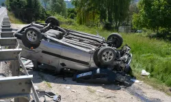 Banaz'da Ticari Araç Takla Attı: 5 Yaralı