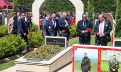 Uşak İl Protokolü Şehitliği Ziyaret Etti