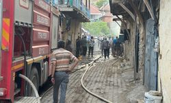 Afyonkarahisar'da ahşap evde çıkan yangın söndürüldü