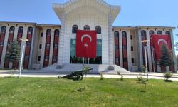 Afyonkarahisar'da kamu binalarına "Terörsüz Türkiye"ye destek için Türk bayrakları asıldı