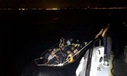 İzmir açıklarında 17 düzensiz göçmen yakalandı