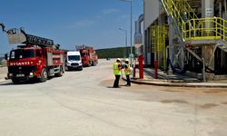 Kütahya'da fabrikada çıkan yangında dumandan etkilenen 2 işçi hastaneye kaldırıldı