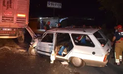 Otomobil Tıra Arkadan Çarptı; 2 Yaralı