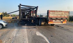Alaşehir'de tır ile kamyonetin çarpıştığı kazada 2 kişi yaralandı