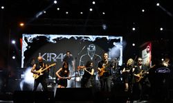 Denizli'de şarkıcı Kıraç sahne aldı