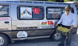 Denizlili 'Elmacı Dede' bu kez İzmir'deki Mehmetçiğe üzüm getirdi