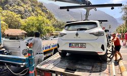 Fethiye-Ölüdeniz kara yolunda tatilciler yaklaşık 3 kilometrelik araç kuyruğu oluşturdu