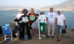 Fethiye'de gönüllülerin katılımıyla plaj ve koylarda çevre temizliği yapıldı