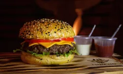 Evde Hamburger Yapmanın Püf Noktaları ve Özel Sos Tarifi