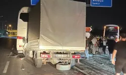 Kamyonet Yolcu Otobüsüne Çarptı: 7 Yaralı!
