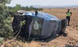Lastiği Patlayan Araç Tarlaya Uçtu; 4 Yaralı!