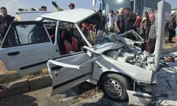 Yolcu Otobüsü İle Otomobil Çarpıştı: 2 Ölü, 1 Yaralı!