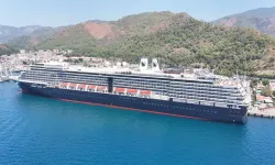 Hollanda bayraklı 'Oosterdam' kruvaziyeri Marmaris Limanı'na demirledi