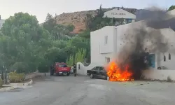 Datça'da park halindeki otomobil yandı