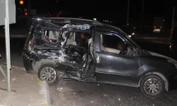 Kamyon ile Hafif Ticari Araç Çarpıştı; 1 Ölü, 8 Yaralı