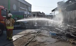 Manisa'da çıkan yangın iş yerinde hasara yol açtı