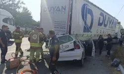 Tıra Arkadan Çarpan Otomobilde 2 Kardeş Hayatını Kaybetti