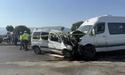 Servis Minibüsü Karşı Şeride Geçti; 1 Ölü, 12 Yaralı!
