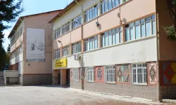 Uşak'ta Çürük Bina 1 Yıldır Kaderine Terk Edildi