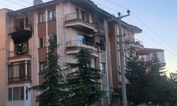 Afyonkarahisar'da apartmanda çıkan yangında 3 kişi yaralandı