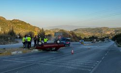 Aydın'da takla atan otomobildeki 2 kişi yaralandı