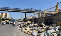 İzmir'de toplanmayan çöplerin ateşe verilmesine vatandaşlar tepkili