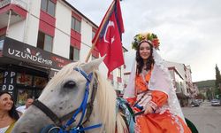 Kale'de genç çift, geleneksel köy düğünüyle dünyaevine girdi