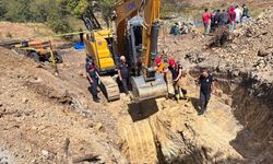 Manisa'da göçük altında kalan 2 kişi için kurtarma çalışması başlatıldı
