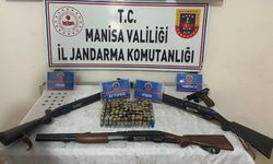 Salihli'de ruhsatsız silah ve tarihi eser ele geçirildi