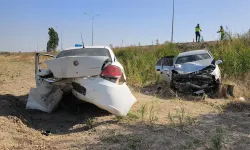 Altıntaş’ta Otomobil Polis Aracına Çarptı: 4 Yaralı