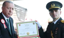 Erdoğan, Kara Harp Okulu Birincisi Yusuf Kalkan’a Diplomasını Verdi