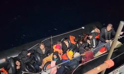 İzmir açıklarında 104 düzensiz göçmen yakalandı
